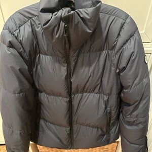 Vuori Women's Puffer Jacket - Dark Gray